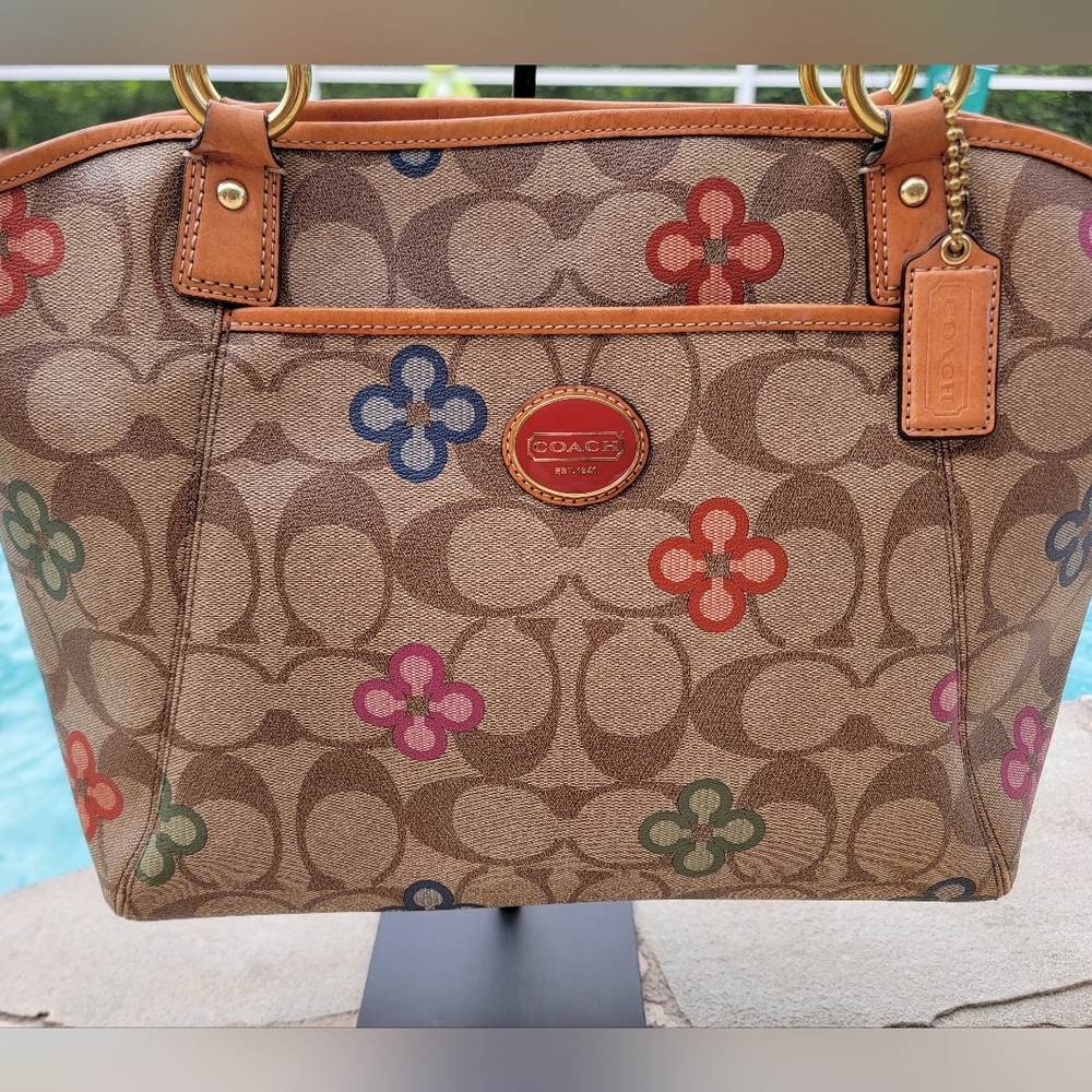 Coach Classic Peyton Clover Tote - Picture 2 of 15